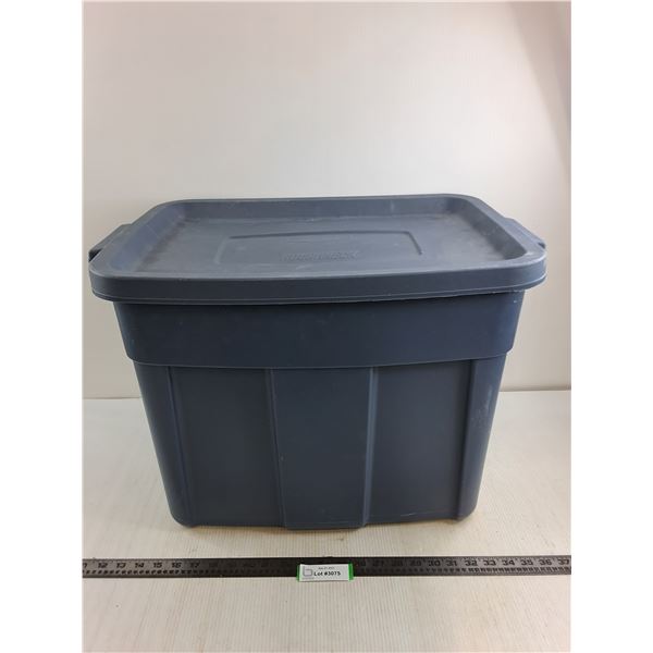 Rubbermaid Roughneck Plastic Storage Bin with Lid - 24" x 16" x 16" - Cannot Ship