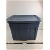 Image 1 : Rubbermaid Roughneck Plastic Storage Bin with Lid - 24" x 16" x 16" - Cannot Ship