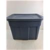 Image 3 : Rubbermaid Roughneck Plastic Storage Bin with Lid - 24" x 16" x 16" - Cannot Ship