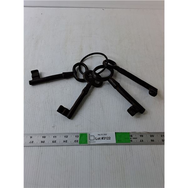 Metal Keys with Ring Up to 6.75" Long