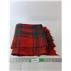 Image 1 : Plaid Throw Blanket