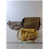 Image 1 : (3) Messenger Style Bags