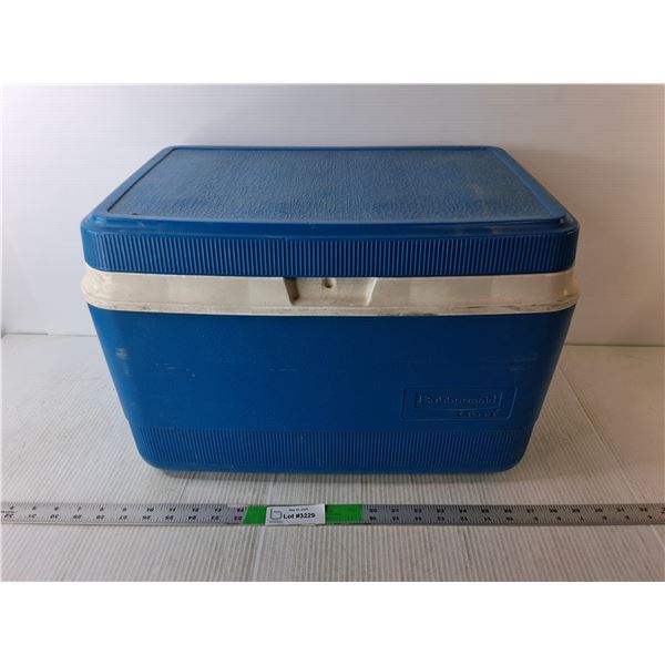 Vintage Rubbermaid Cooler 21" x 12" x 13"