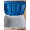 Image 2 : Vintage Rubbermaid Cooler 21" x 12" x 13"