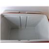 Image 2 : Orange Coleman Cooler 20" x 10" x 13.5"