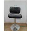 Image 1 : *Adjustable Vinyl Bar Chair, Cannot Ship
