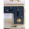 Image 2 : Vintage Singer Sewing Machine (no power cord) - Untested