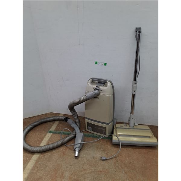 *Kenmore 940 Canister Vacuum, Powers On- Cannot Ship