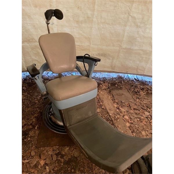 Vintage (1950’s) Ritter dental chair with Castle dental light (working)