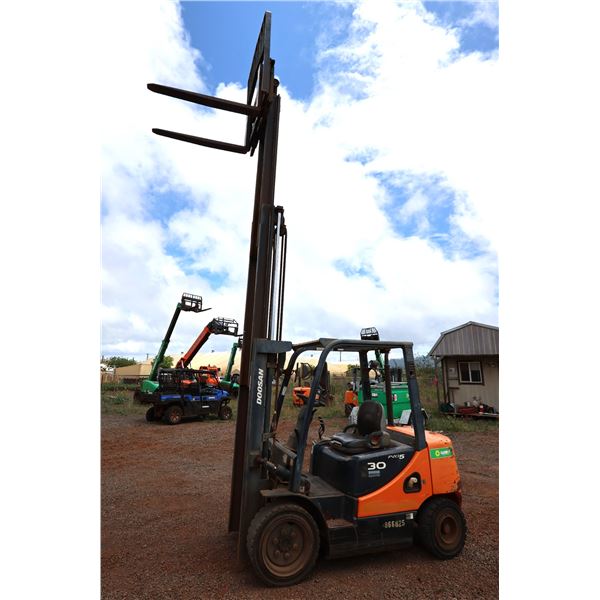 (866825) 2014 DOOSAN D30S-5 Diesel Forklift (Starts & Runs See Video)