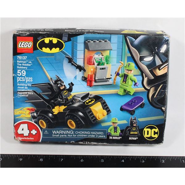 LEGO BATMAN 76137 RETIRED BATMAN VS THE RIDDLER