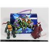 Image 1 : 2015 TURTLE POWER LUNCH BOX WITH TWO ACTION FIGURE