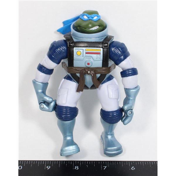 2004 TEENAGE MUTANT NINJA TURTLES LEONARDO IN