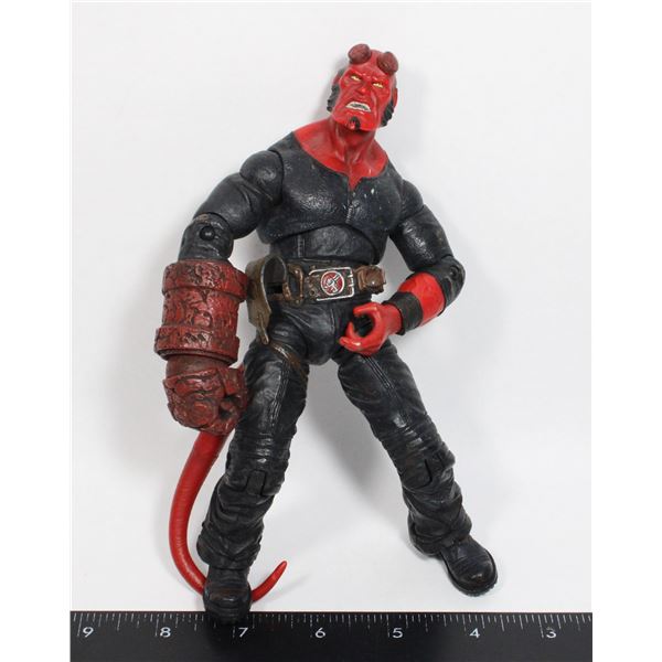 2004 MEZCO TOYS 7" HELLBOY ACTION FIGURE