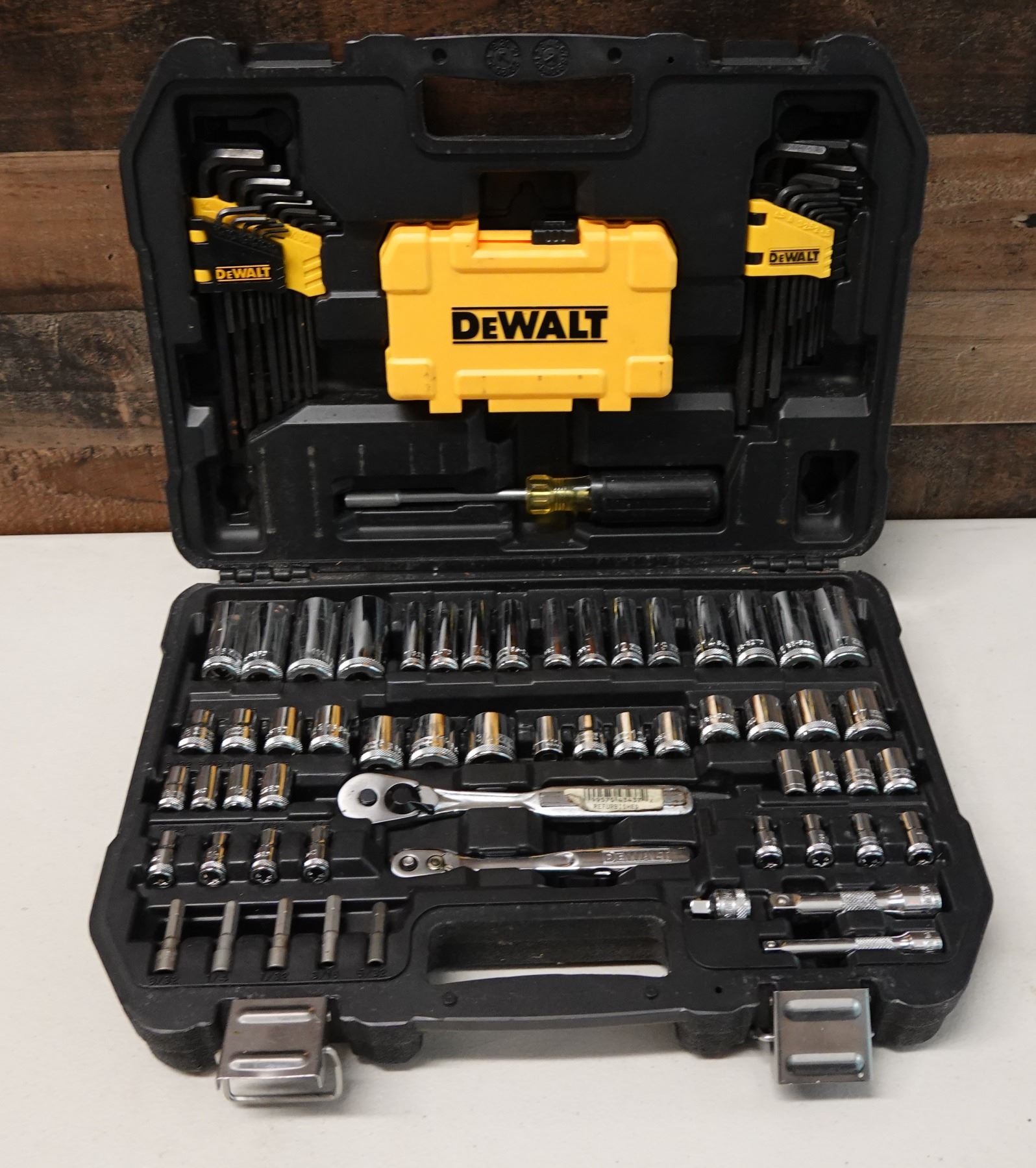 Socket Set Hard Shell DeWalt Mechanics Tools Kit & Socket Set in Hard Case