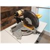 Image 2 : DeWalt DW716 Double Bevel Compound Miter Saw