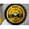 Image 7 : DeWalt DCS577 Circular Saw w/ Charger & Case