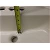 Image 8 : Sink & Countertop w/ Backsplash 37" x 21"