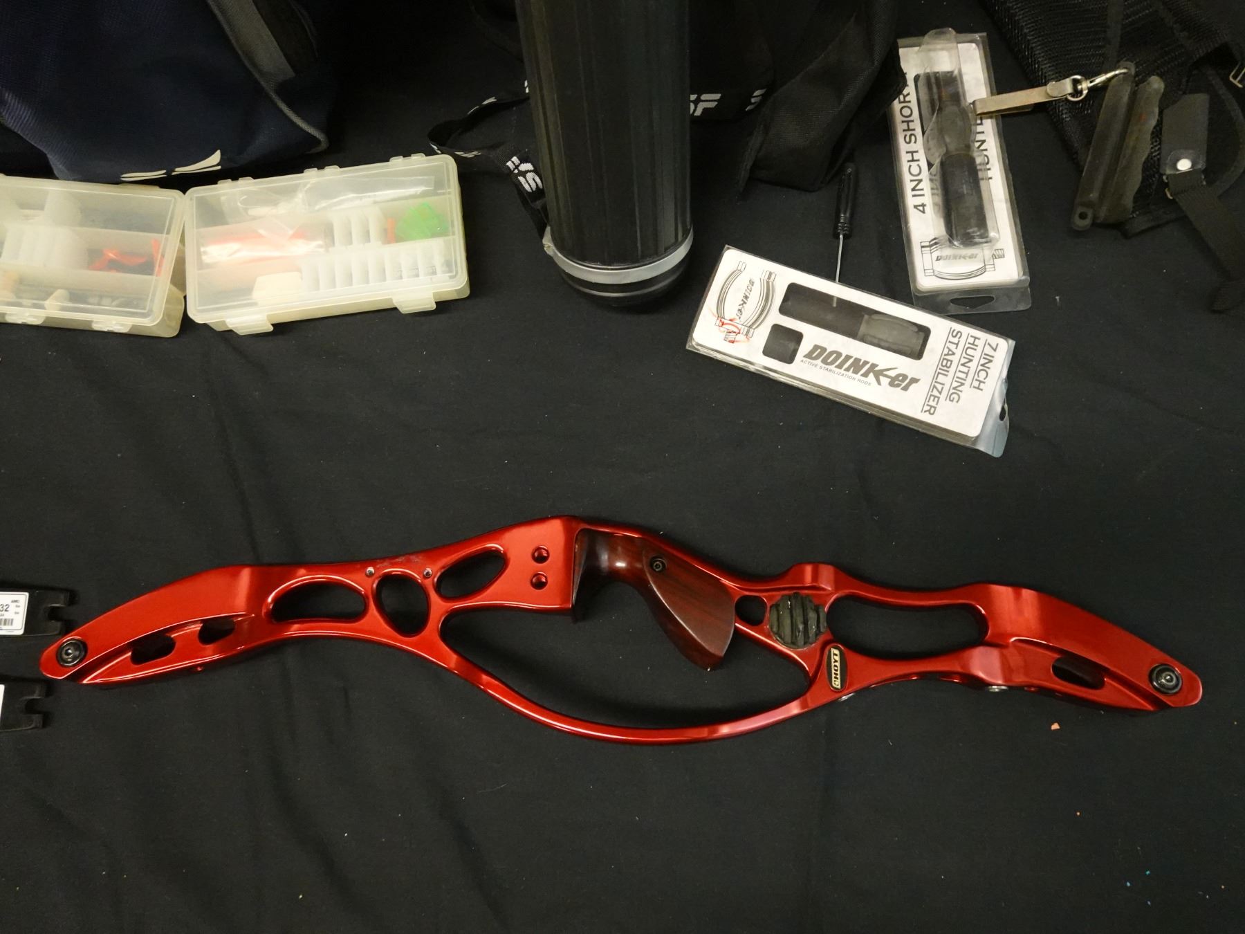 Hoyt Helix Right Handed Riser & Win&Win Kap Carbon 32 Pound Limbs w ...