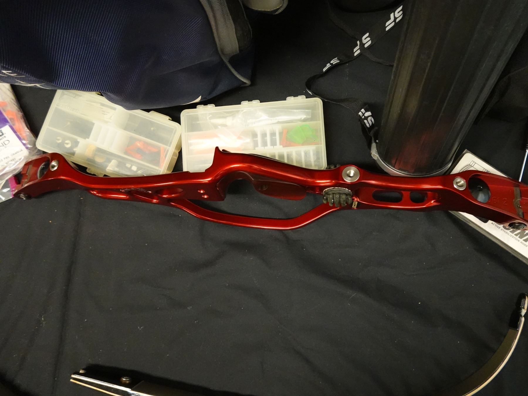 Hoyt Helix Right Handed Riser & Win&Win Kap Carbon 32 Pound Limbs w ...