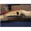 Image 10 : Samick Left Handed Recurve Bow w/ Sight, Quiver, Arrows, Arm Guard & Cavalier Tab