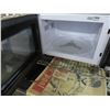 Image 2 : Hamilton Beach Black M/W Oven