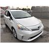 Image 2 : 2014 Toyota Prius v