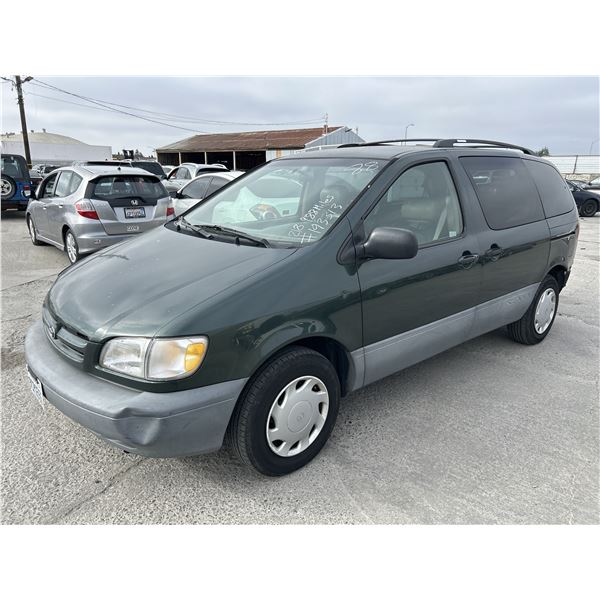 2000 Toyota Sienna