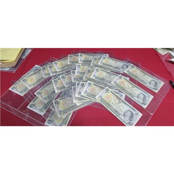 32 $1 CANADIAN BILLS FROM 1973 ONE BILL IS TAPED TOGETHER - SOME UNCIRCULATED