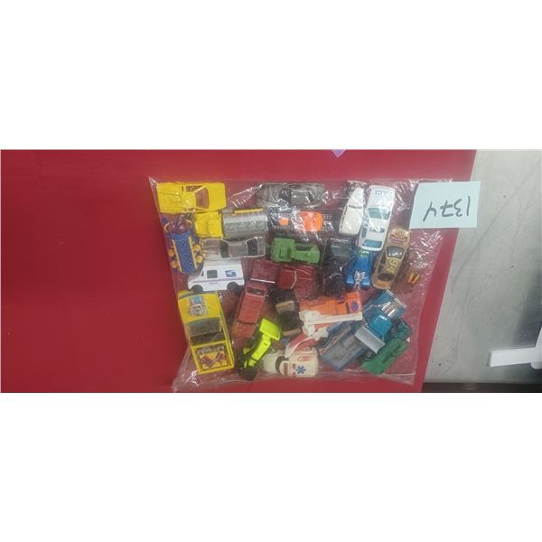 24 ASSORTED VINTAGE TOY CARS AND TRUCKS