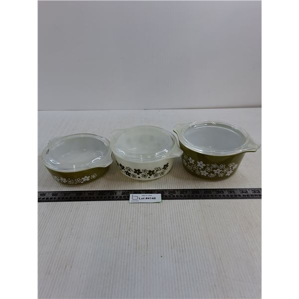 Set of 3 Pyrex Dishes with Lids