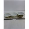 Image 1 : Set of 3 Pyrex Dishes with Lids