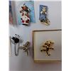 Image 4 : (9) Brooches and Pins