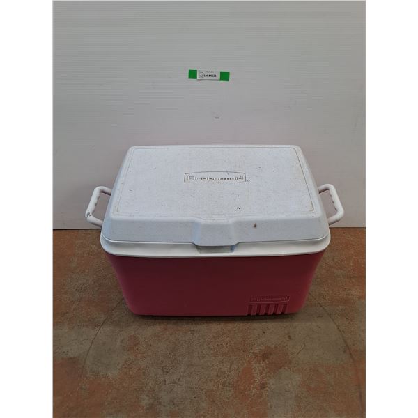 *Rubbermaid Cooler 21 x 14 x 17", Pick Up Preferred