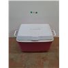 Image 1 : *Rubbermaid Cooler 21 x 14 x 17", Pick Up Preferred