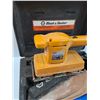 Image 2 : Black & Decker Dual Action Finishing Sander w/Case - Electric - Works