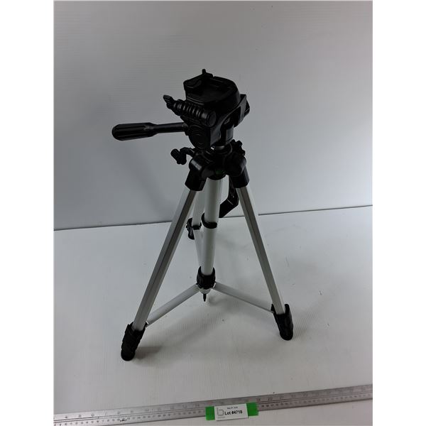 Adjustable Camera Tripod With Build In Level
