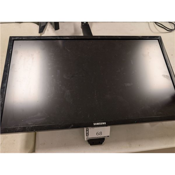 ÉCRAN 4K 28" SAMSUNG LU28E590DS/ZA SUR SUPPORT MURALE