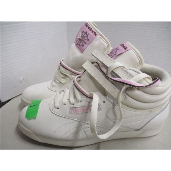 REEBOK RUNNERS (SIZE 9.5)