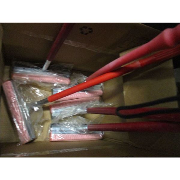 ESTATE:  WINDOW SQUEEGEE C/W 20" HANDLE