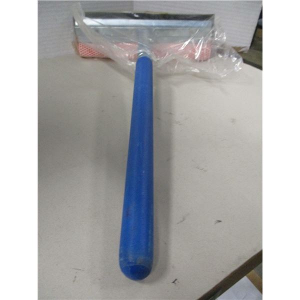 ESTATE:  WINDOW SQUEEGEE C/W 11" HANDLE