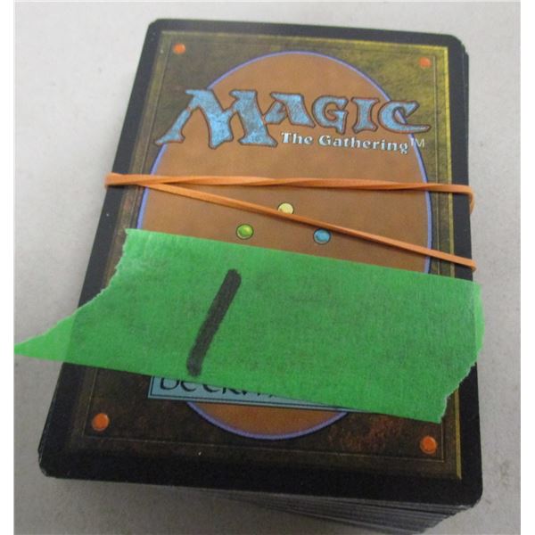 COLLECTABLE:  BUNDLE OF ASSORTED MAGIC CARDS