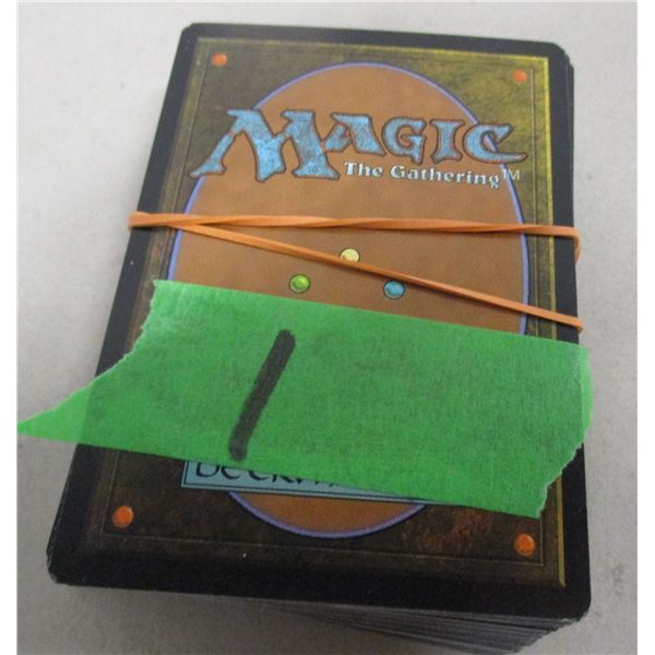 COLLECTABLE:  BUNDLE OF ASSORTED MAGIC CARDS