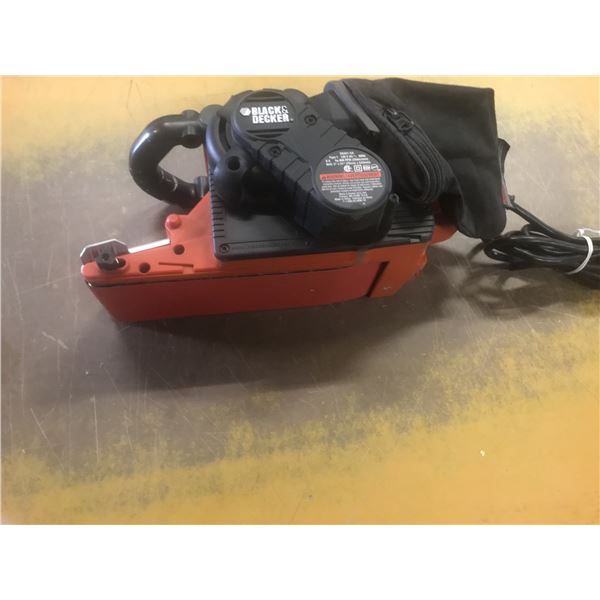 BLACK & DECKER 3" BELT SANDER