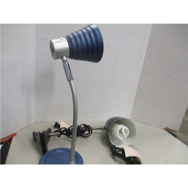 BOX C/W 2 DESK LAMPS & 1 TRAY
