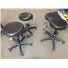 Image 1 : 4 Black Stools on Wheels