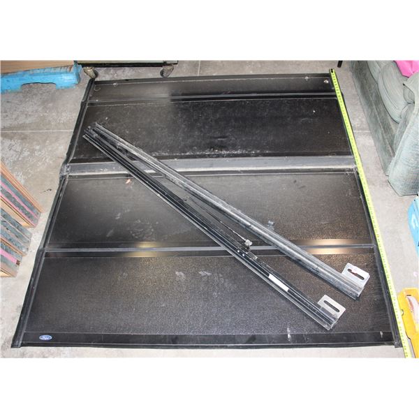 TONNEAU COVER, NEAR COMPLETE. LOOKS TO FIT A SHORT BOX