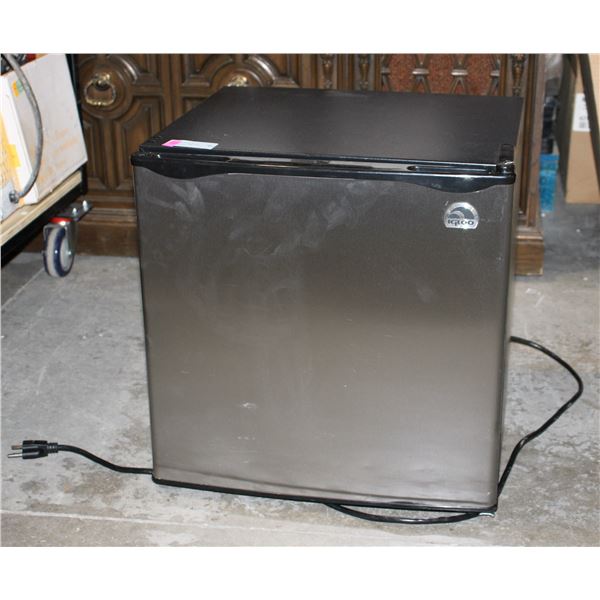 IGLOO MINI FRIDGE. TESTED, WORKING