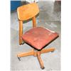 Image 1 : WELL BUILT VINTAGE WOOD OFFICE CHAIR