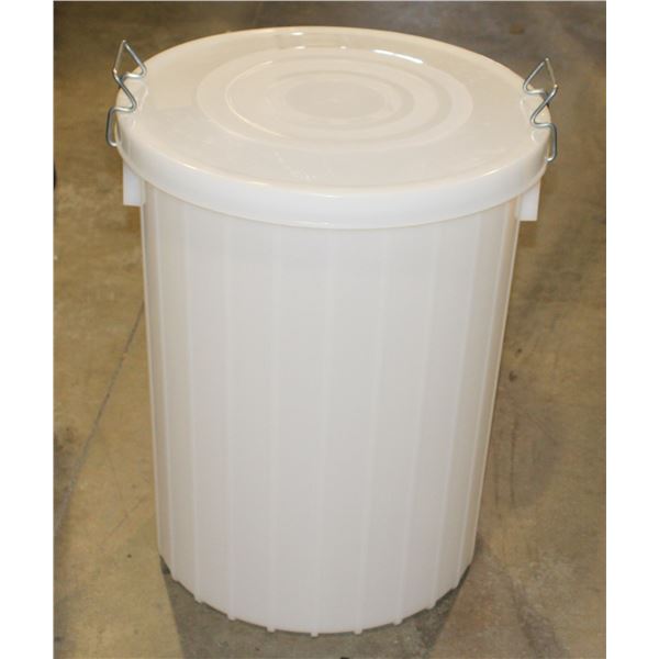 LARGE GARBAGE/ STORAGE BIN WITH LID